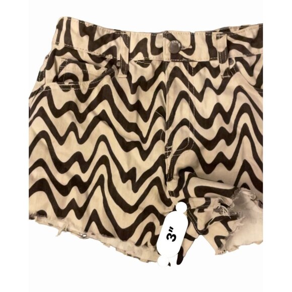 High waisted chevron black and white raw hem denim jean shorts mom Tillys zebra - Picture 4 of 7